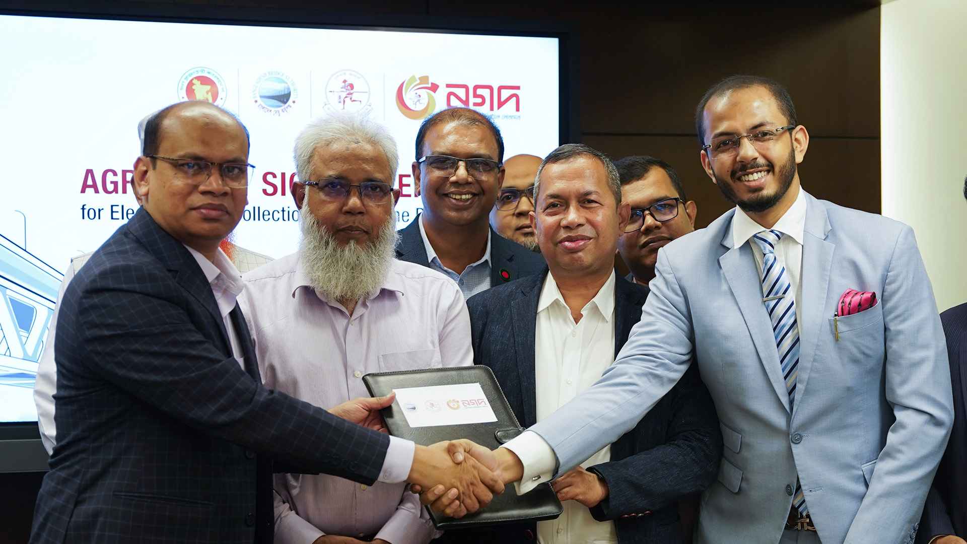 পদ্মা সেতুর ইলেকট্রনিক টোল সংগ্রহ প্রক্রিয়ায় যুক্ত হলো নগদ