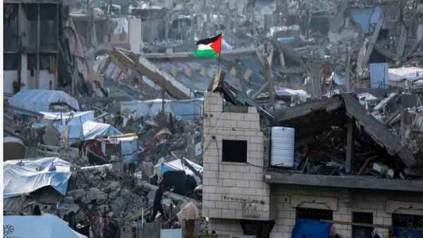 ইসরায়েলের বিরুদ্ধে রুখে দাঁড়ানোর আহ্বান ১৮০০ ইরানি মিডিয়ার কর্মীর