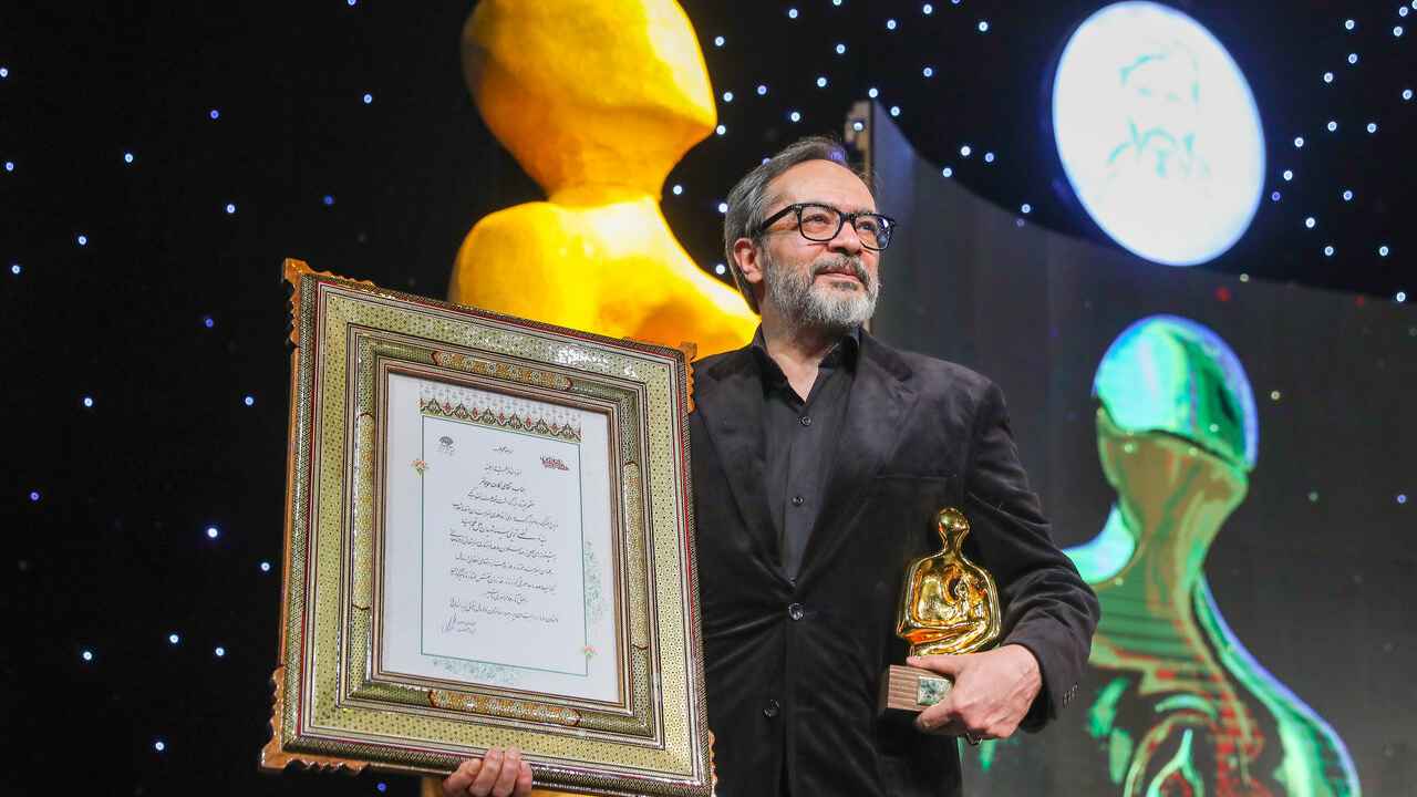 সুরকার হোমায়ুনফার ইরানে বর্ষসেরা ‘ইসলামী বিপ্লব শিল্পী’ নির্বাচিত