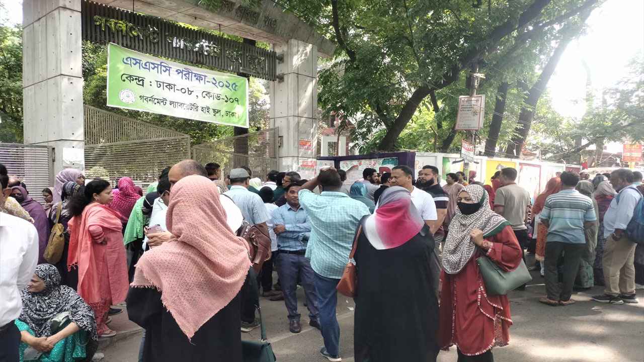 পরীক্ষায় বসেছে সন্তানরা, বাহিরে প্রার্থনায় অভিভাবকরা
