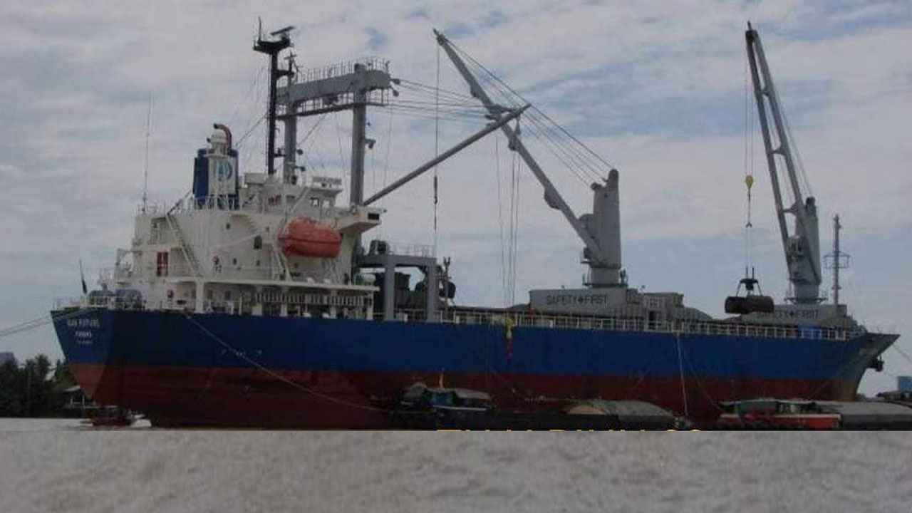 ভিয়েতনাম থেকে এলো ২০ হাজার টন চাল