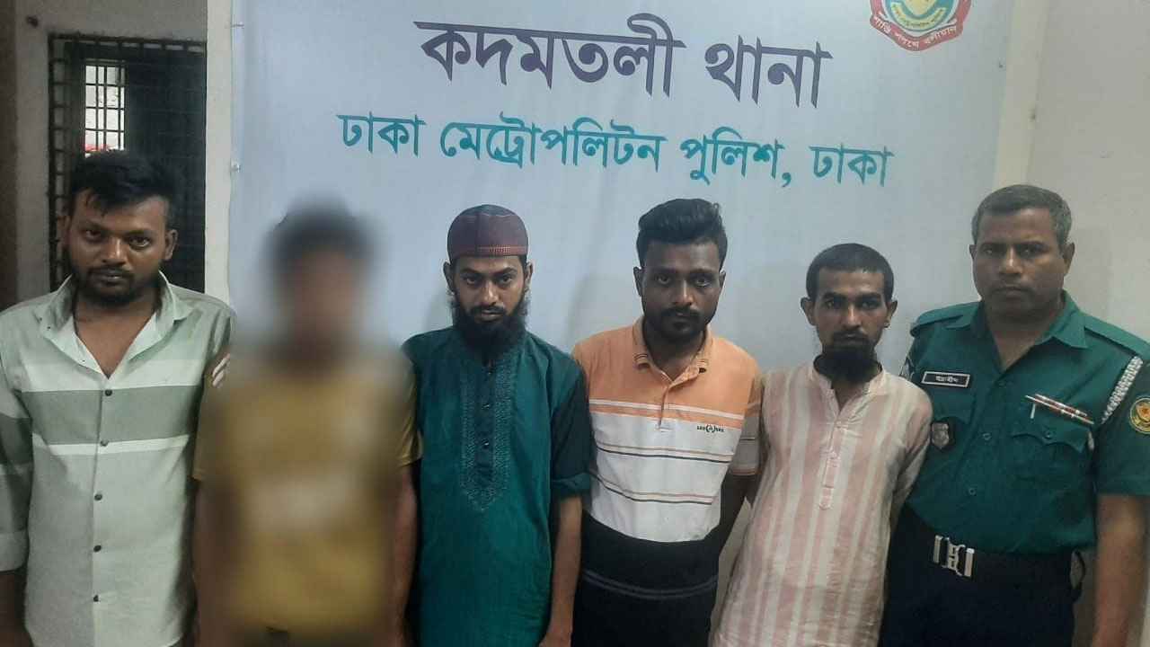 ডাকাতির প্রস্তুতিকালে দেশীয় অস্ত্রসহ চারজন গ্রেফতার