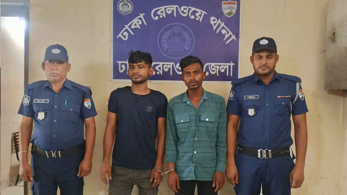 ৯ মামলার দুর্ধর্ষ ছিনতাইকারীর সহযোগীসহ গ্রেফতার ২