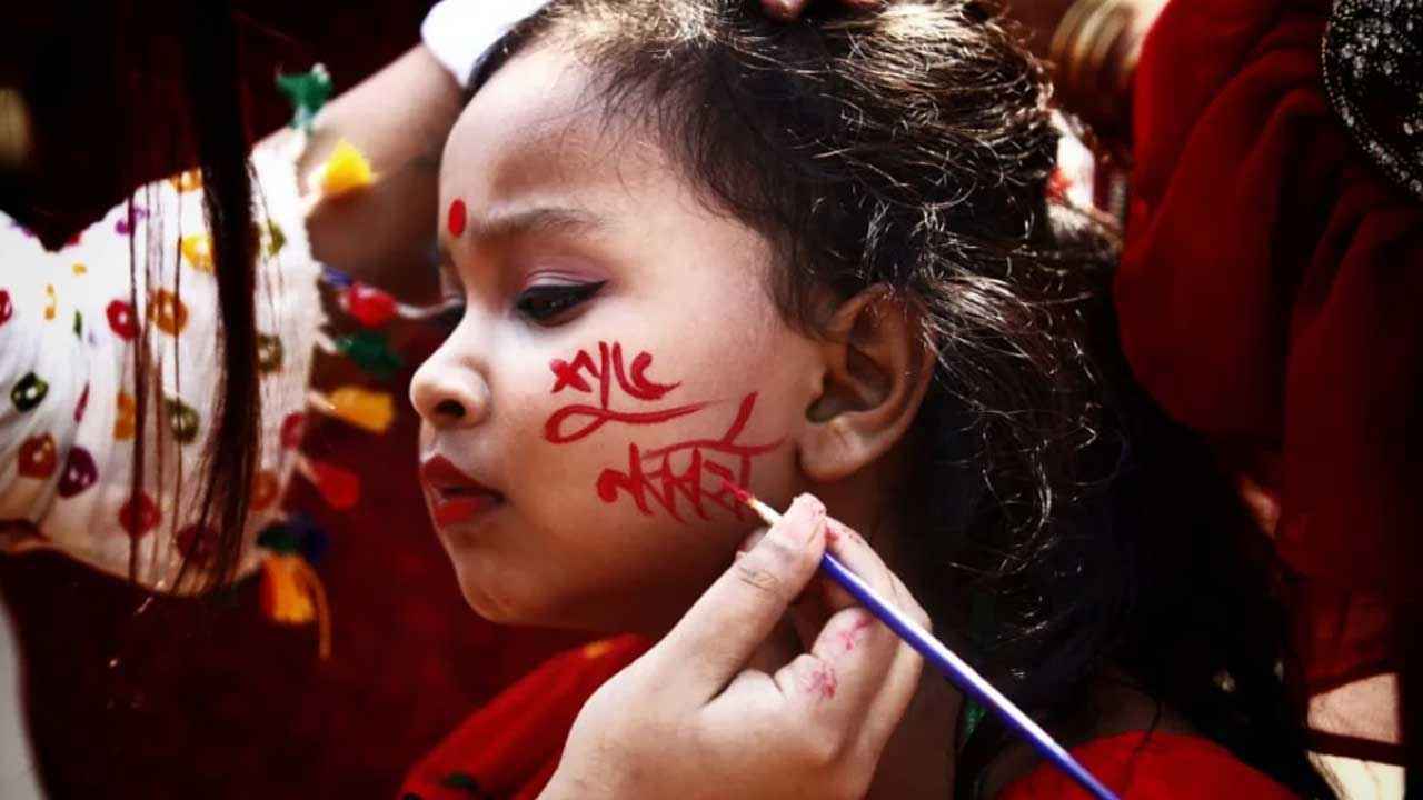 নতুন আবহে বর্ষবরণে প্রস্তুত জাতি