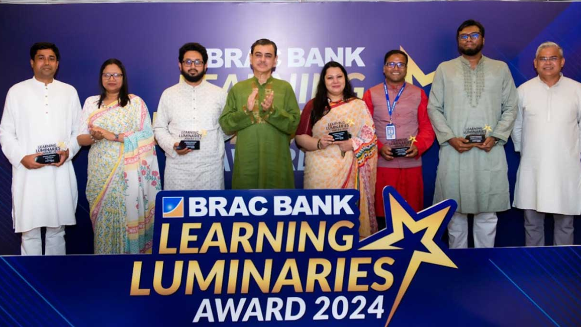 সহকর্মীদের ‘লার্নিং লুমিনারিজ’ সম্মাননা দিলো ব্র্যাক ব্যাংক