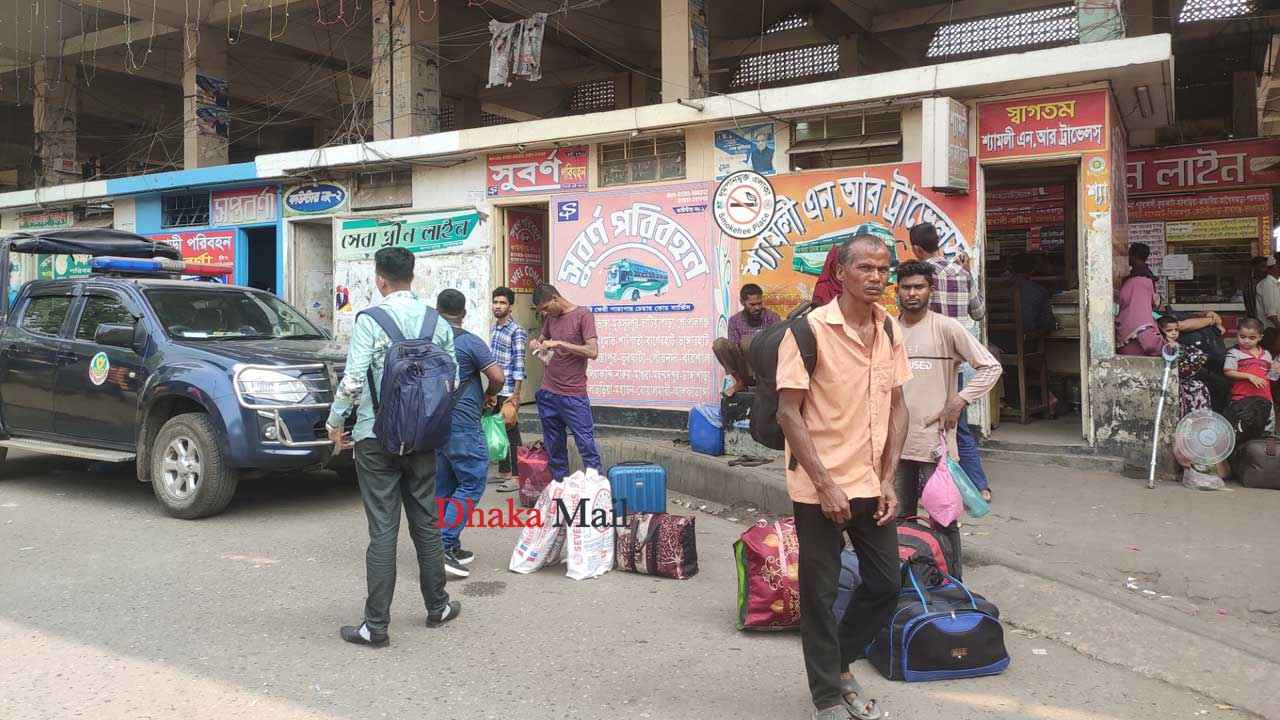 ছুটির শেষ দিনেও স্বস্তিতে ঢাকা ফিরছেন কর্মজীবীরা