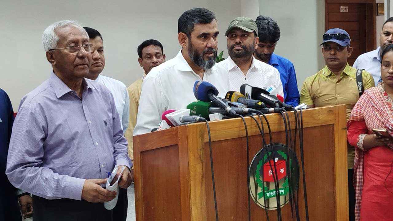 ইশরাকের গেজেট বিতর্কে ইসির সাফাই