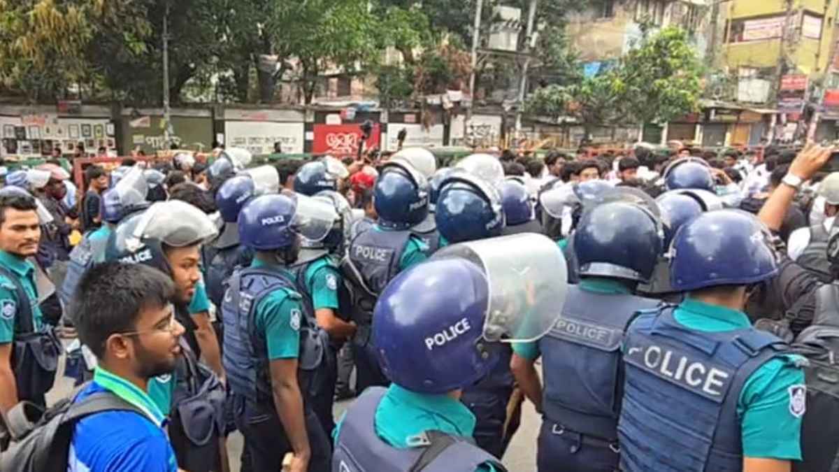 ঢাকা কলেজ-সিটি কলেজ সংঘর্ষে থমথমে ধানমন্ডি