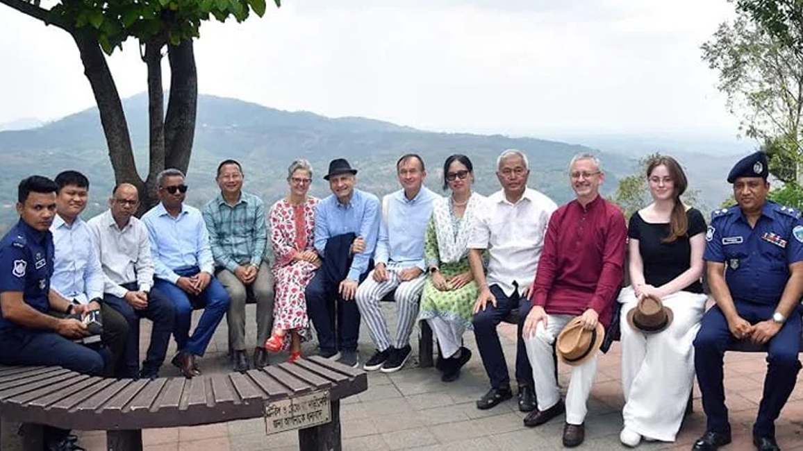 পার্বত্য উপদেষ্টার সাথে ইইউ রাষ্ট্রদূতসহ চার বিদেশি প্রতিনিধির সাক্ষাৎ