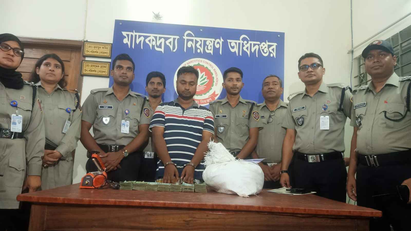 রাজশাহীতে সাড়ে ৬ কোটি টাকার হেরোইনসহ গডফাদার গ্রেফতার