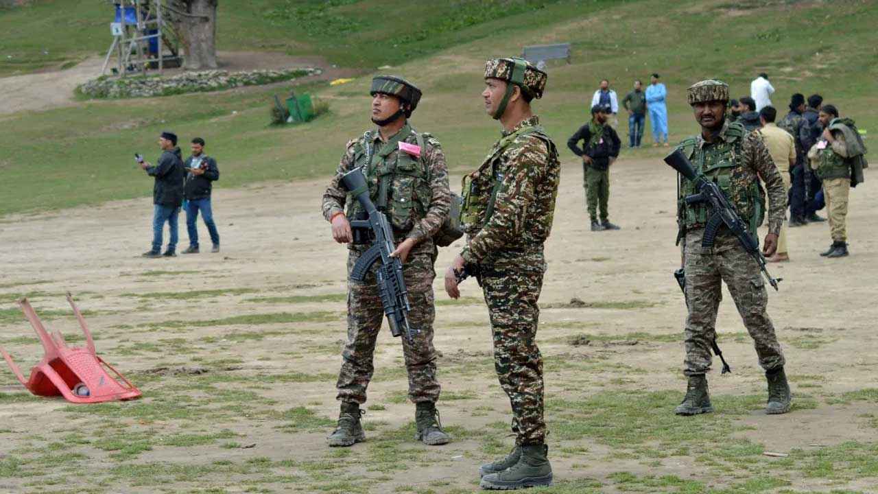 কাশ্মীরে হামলার সময় নিরাপত্তা বাহিনী কোথায় ছিল, উঠছে প্রশ্ন