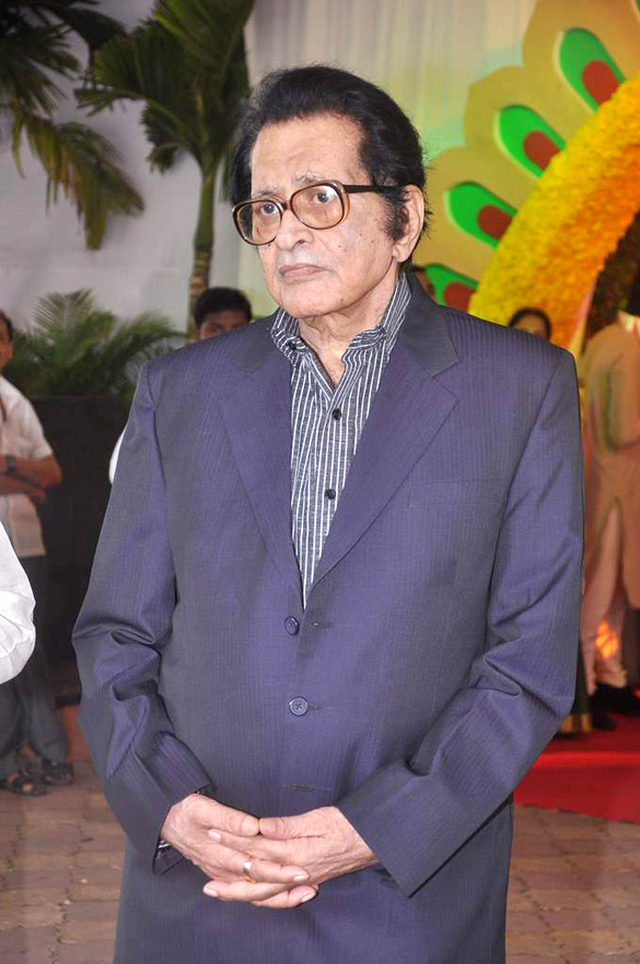 Manoj_Kumar_at_Esha_Deol's_wedding_at_ISCKON_temple_10 Manoj_Kumar_at_Esha_Deol's_wedding_at_ISCKON_temple_10