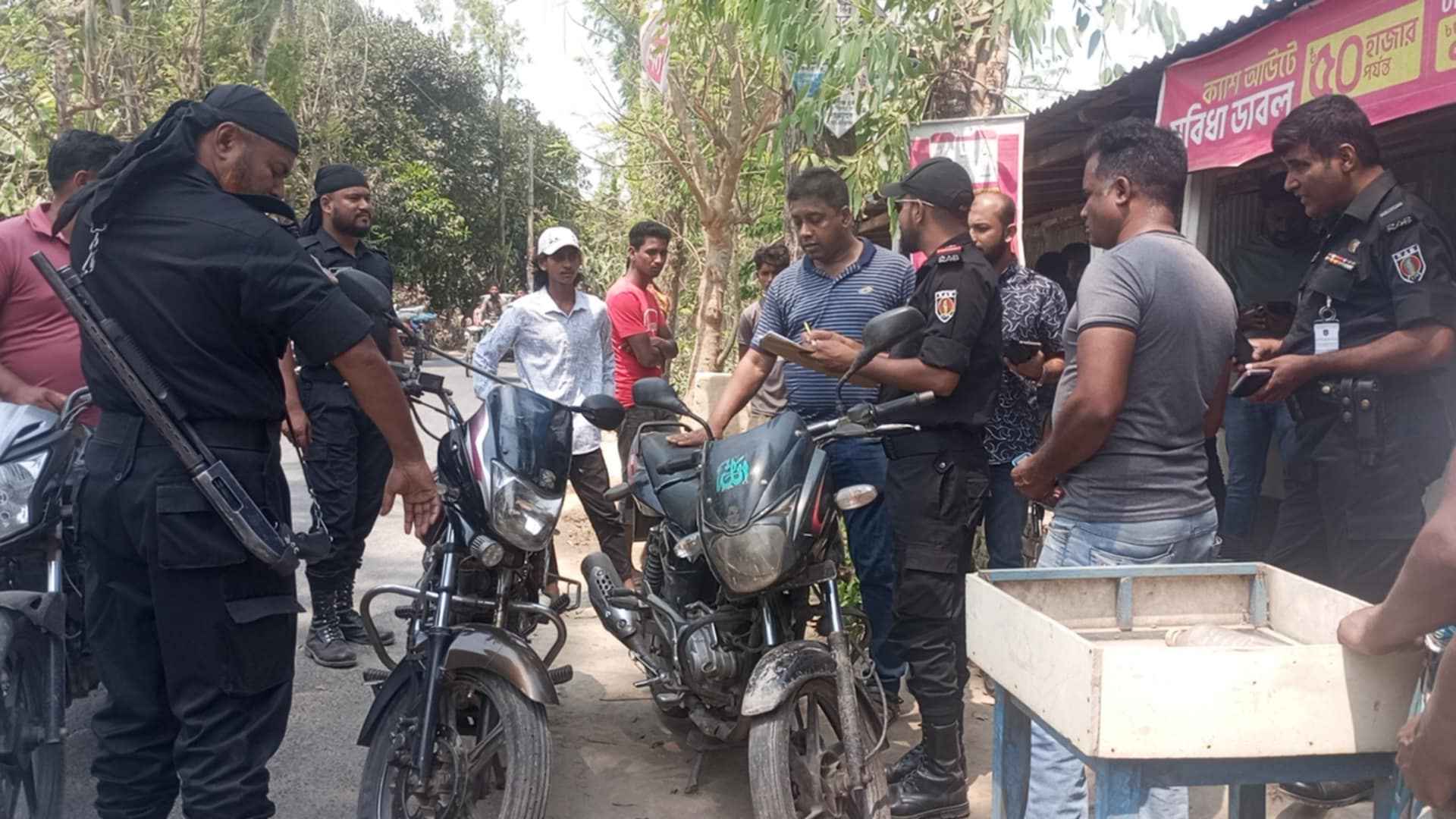 গাইবান্ধায় ৯৪ বোতল ফেনসিডিলসহ দুই ভাই গ্রেফতার