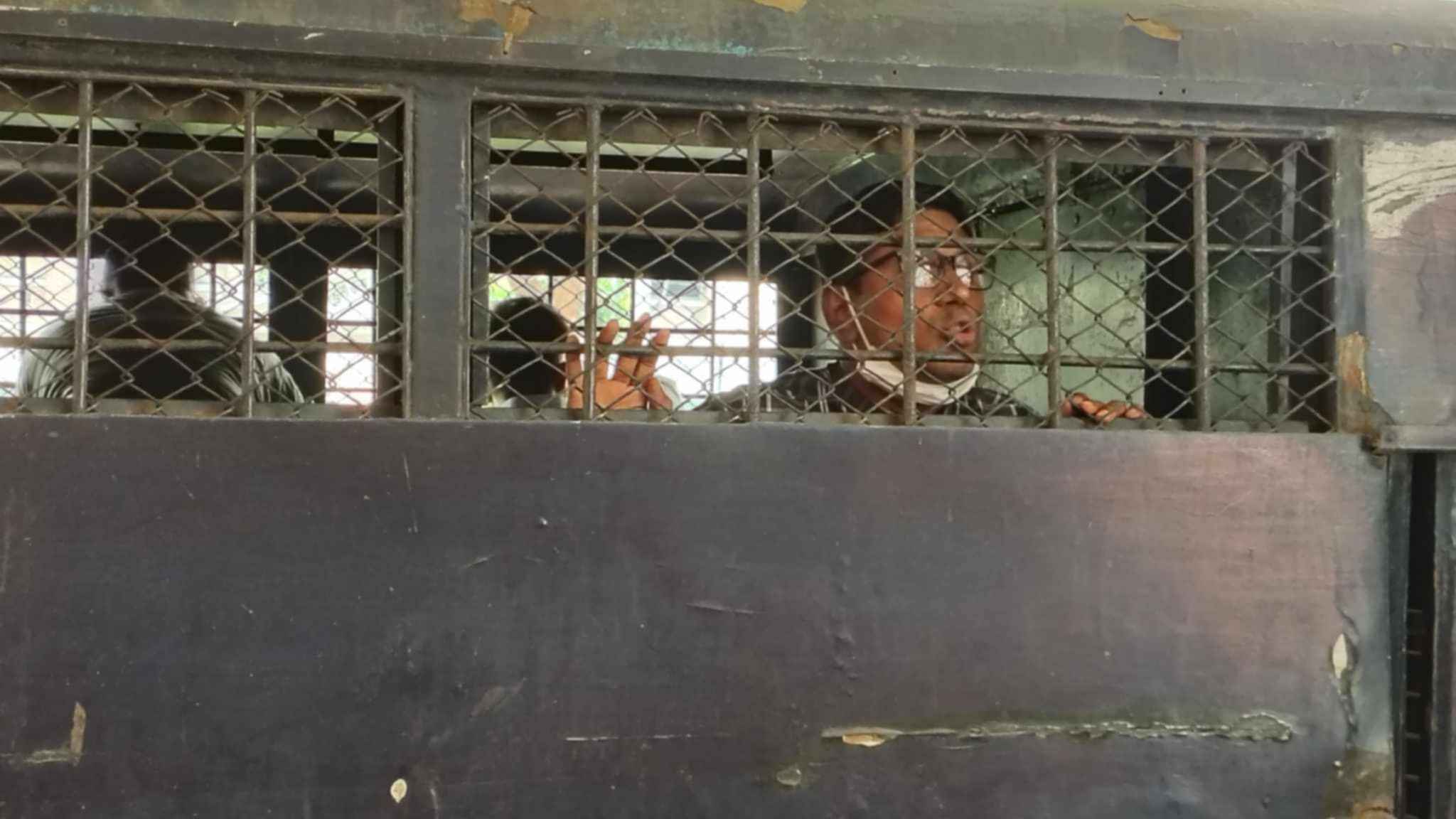 হাজতখানায় বন্দিদের হাতে মার খেলেন আ.লীগ নেতা শফিক