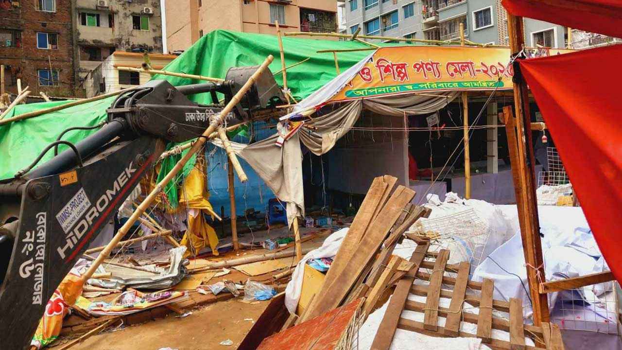 মিরপুরে গুঁড়িয়ে দেওয়া হলো অবৈধ মেলার স্টল ও রাইড