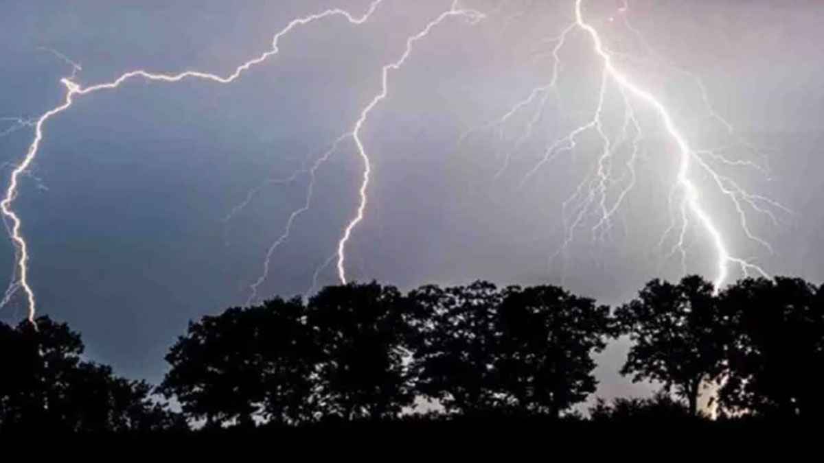 বজ্রপাতে প্রাণ গেল ১৫ দিনের নবজাতকের মায়ের