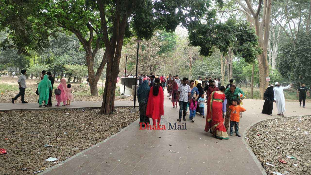ঈদের ছুটির শেষ পর্যায়েও বিনোদনকেন্দ্রে ভিড়