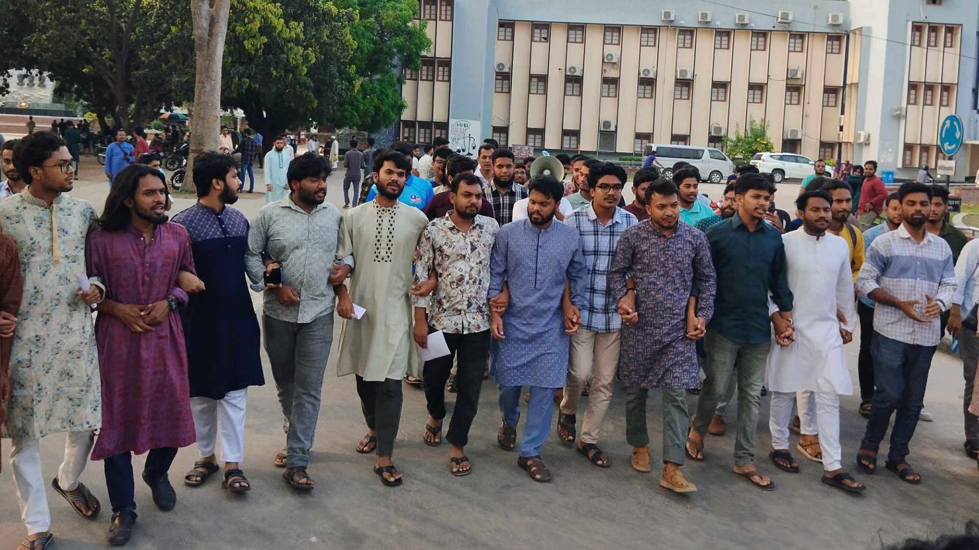 আওয়ামী লীগ নিষিদ্ধের দাবিতে রাবিতে বিক্ষোভ মিছিল