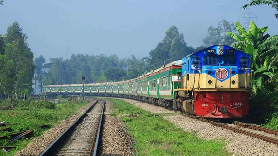 টাকা ফেরত পাবেন টিকিট কেটেও ট্রেনে দাঁড়িয়ে আসা ৫ যাত্রী