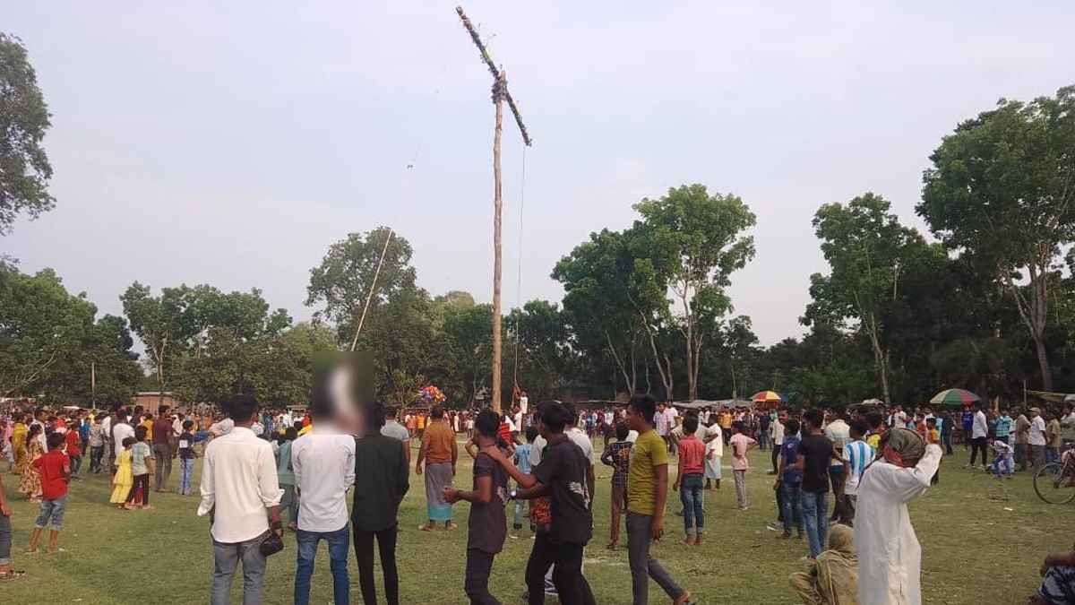 বৈশাখে নেচে-গেয়ে ‘চড়ক উৎসব’