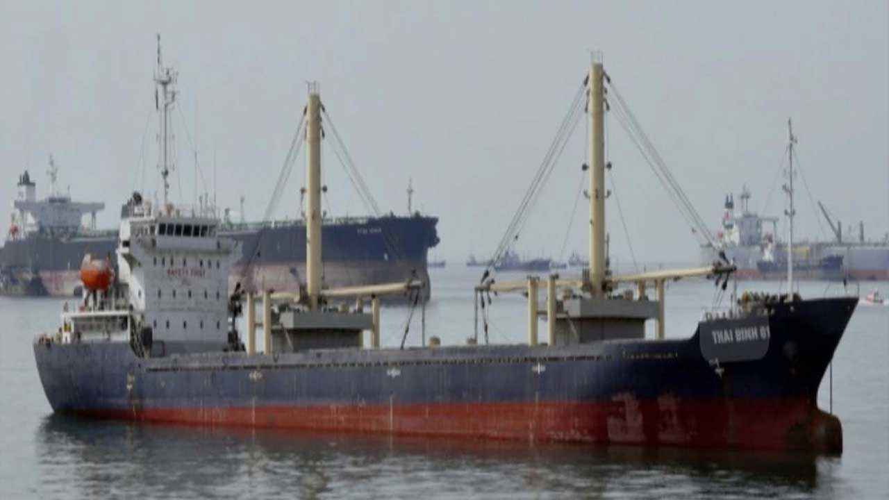 বাজারের অস্থিরতার মধ্যে ভিয়েতনাম থেকে এলো চালের বড় চালান