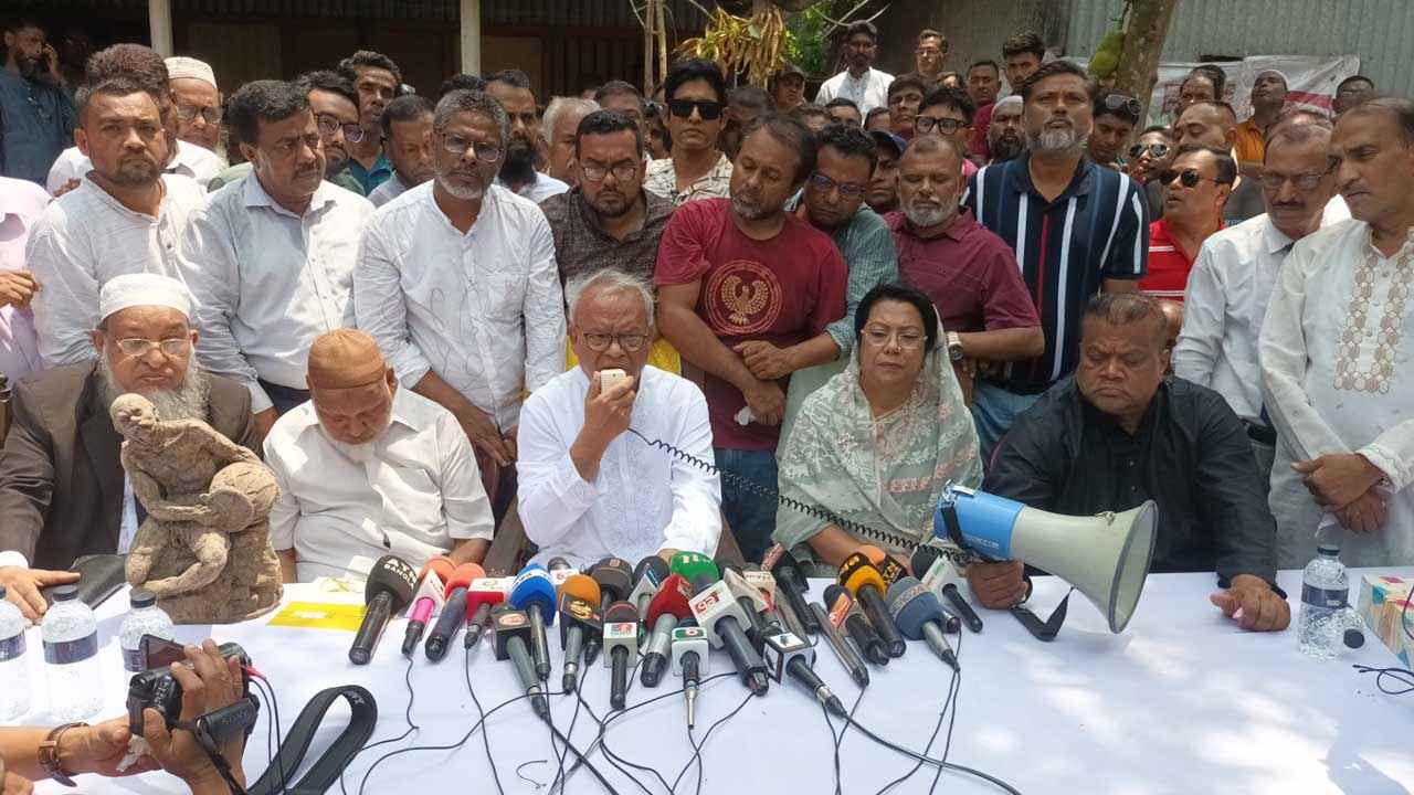 আ.লীগকে কী করবেন সেটা আপনাদেরই ঠিক করতে হবে, সরকারকে রিজভী