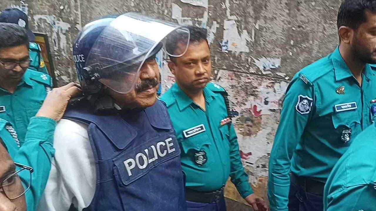 পুলিশকে ‘চৌদ্দগুষ্টি’ শেষ করে দেওয়ার হুমকি শাজাহান খানের
