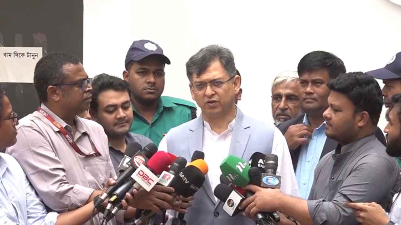 ভোট নিয়ে ধোঁয়াশা কাটাতে প্রধান উপদেষ্টার সাক্ষাৎ চেয়েছে বিএনপি