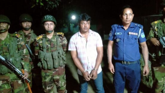 ভারত থেকে দেশে এসে সন্ত্রাসী গ্রেফতার