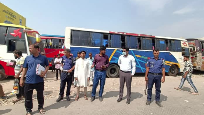 সিরাজগঞ্জের ৪ বাস কাউন্টারকে ৩৯ হাজার টাকা জরিমানা