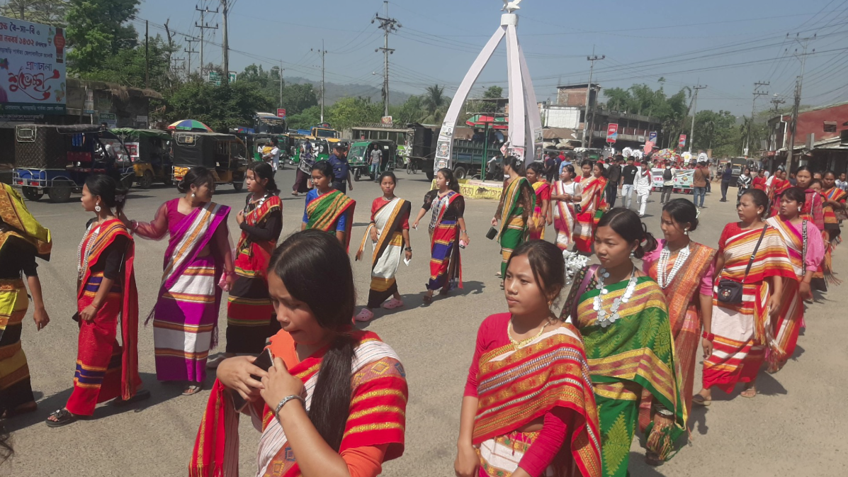 বর্ণিল আয়োজনে পাহাড়ের উৎসব