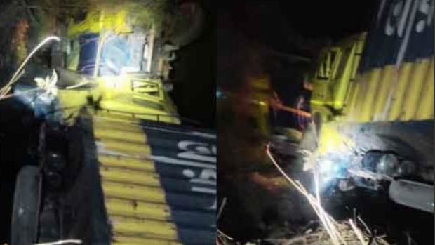 কুমিল্লায় ট্রাক-কাভার্ড ভ্যান খালে পড়ে নিহত ২