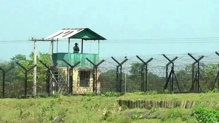 ভারতে অনুপ্রবেশের সময় ২ যুবক আটক