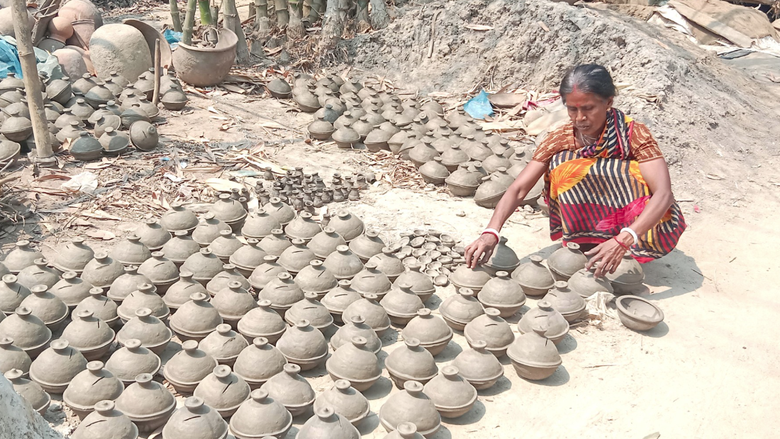 বাংলা নববর্ষ ঘিরে ব্যস্ত মৃৎশিল্পীরা