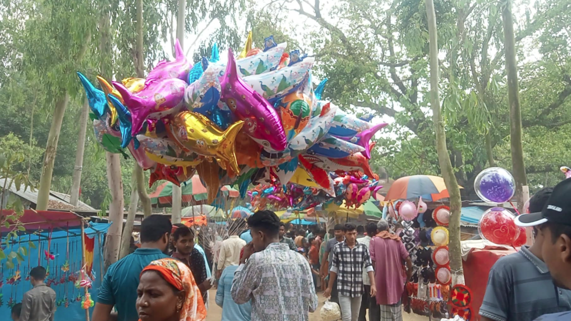পিরের পুণ্যভূমিতে বান্নীর মেলা, দর্শনার্থীদের ঢল