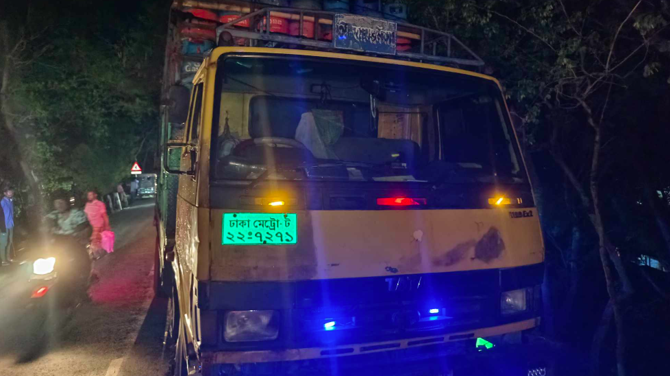 খুলনায় ট্রাকের চাকায় পিষ্ট হয়ে নিহত ১