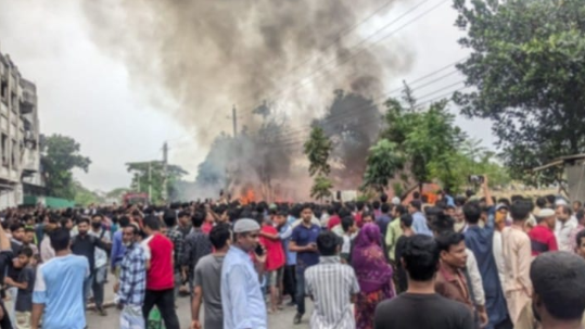 সিদ্ধিরগঞ্জে ঝুটের গোডাউনে আগুন