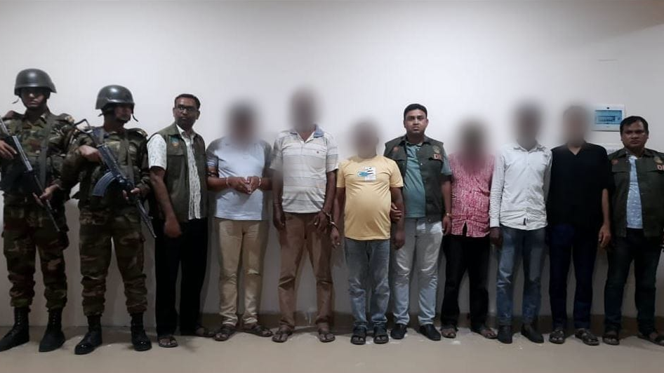 রংপুরে যৌথবাহিনীর হাতে ৬ চাঁদাবাজ আটক