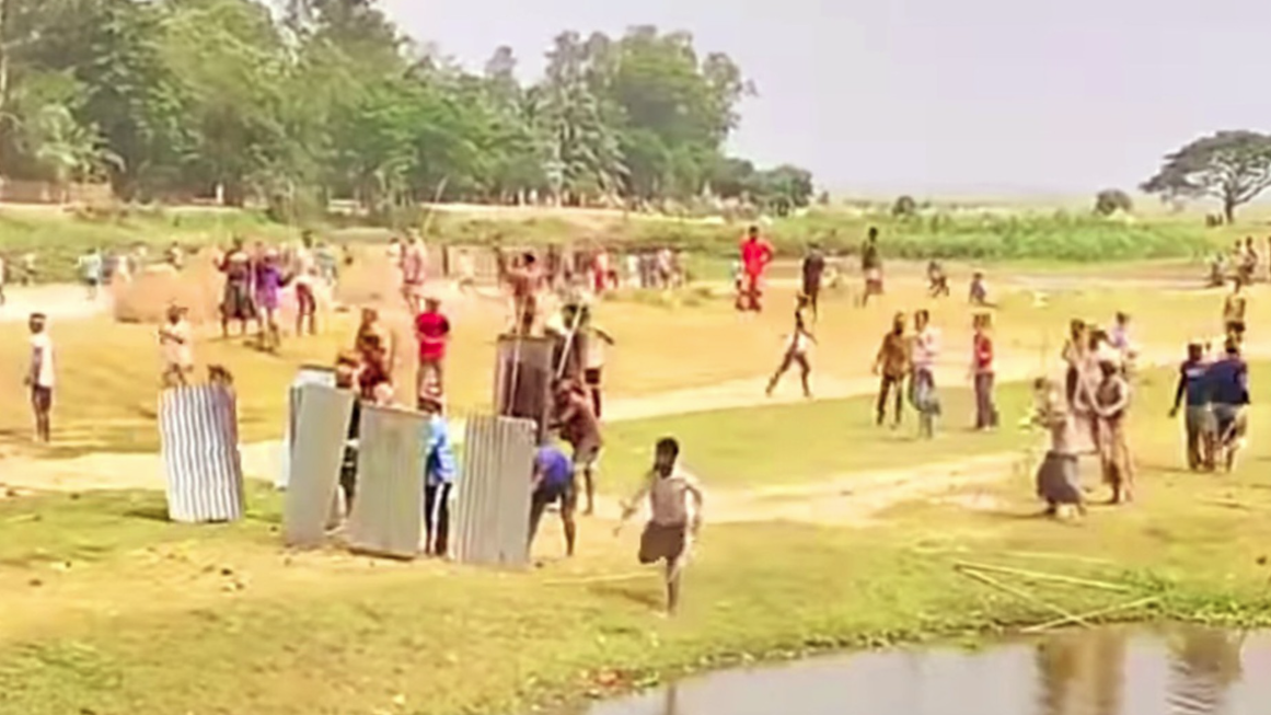 গ্রাম্য আধিপত্য বিস্তার নিয়ে সংঘর্ষে আহত অর্ধশতাধিক