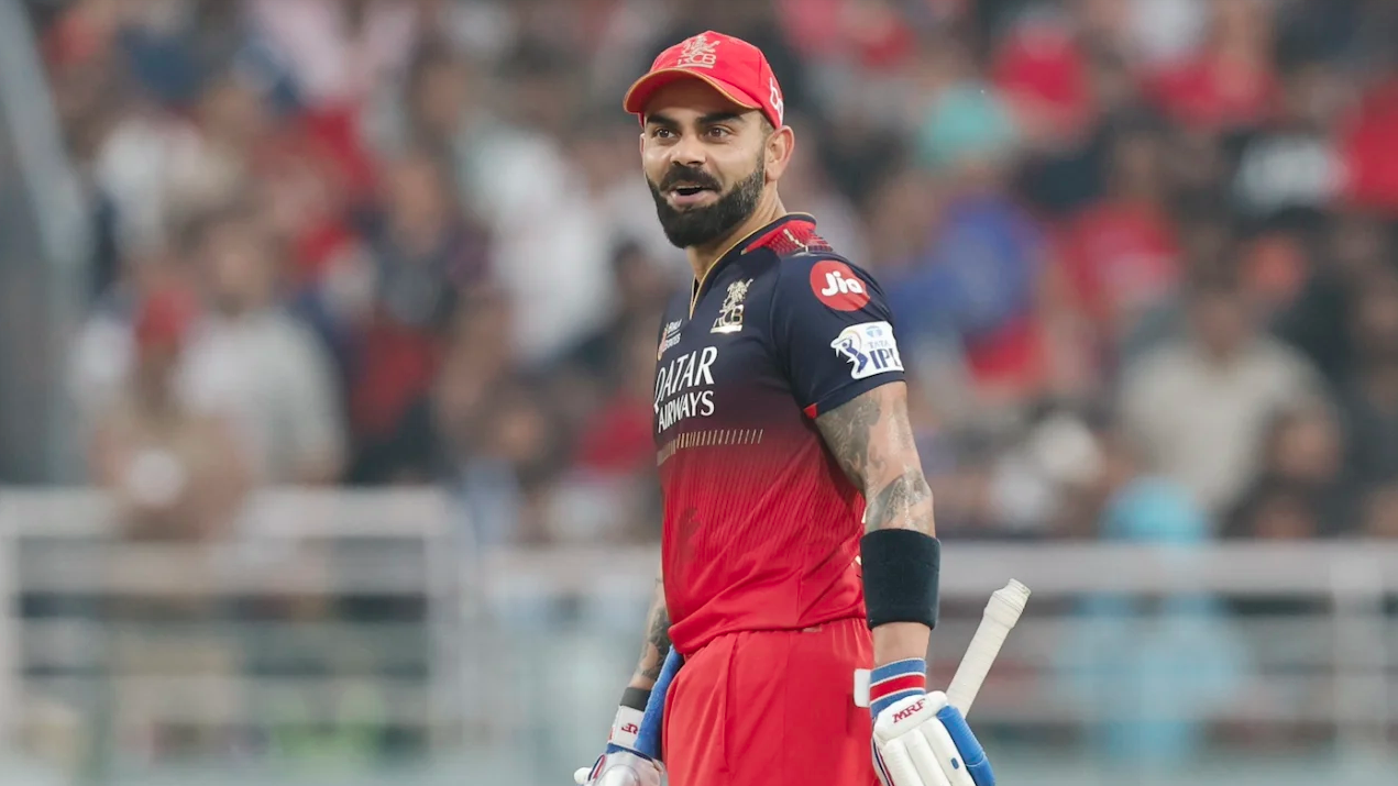 বাবর আজমকে পেছনে ফেলে কোহলির আরও এক রেকর্ড