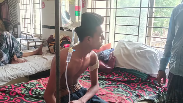 এসএসসি পরীক্ষা দিতে যাওয়ার সময় ২ জনকে কুপিয়ে জখম