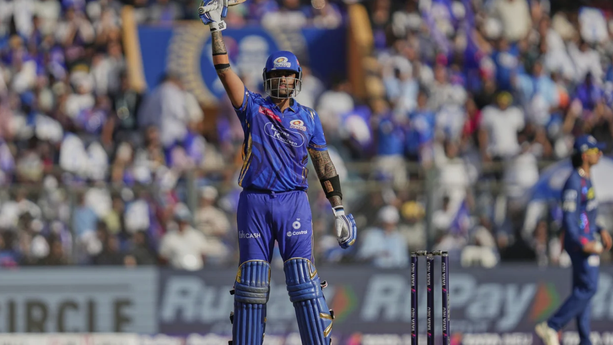 রেকর্ড গড়ে চার হাজার রানের মাইলফলক ছুঁলেন সূর্যকুমার