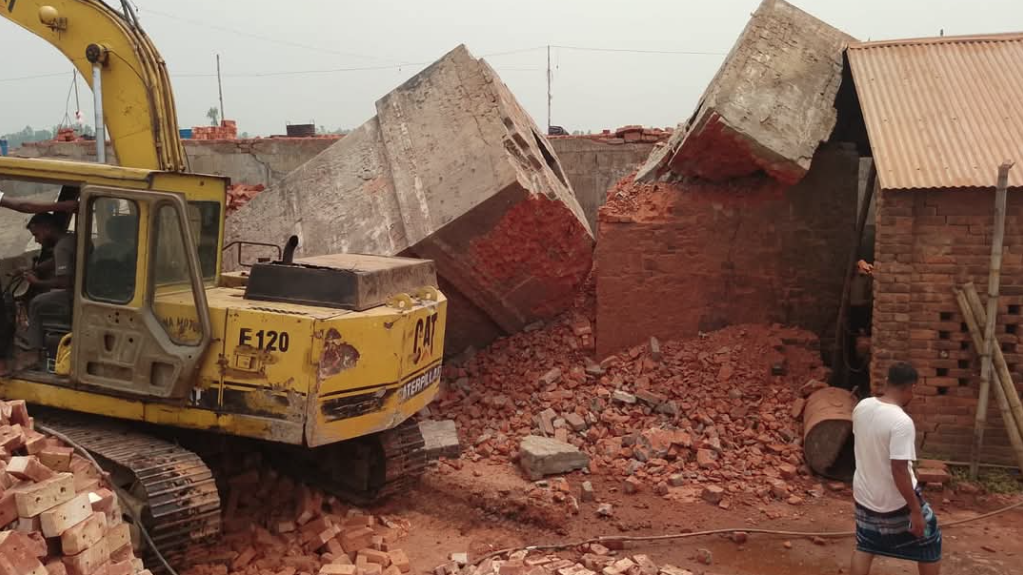 সিরাজগঞ্জে গুঁড়িয়ে দেওয়া হলো ৯ ইটভাটা