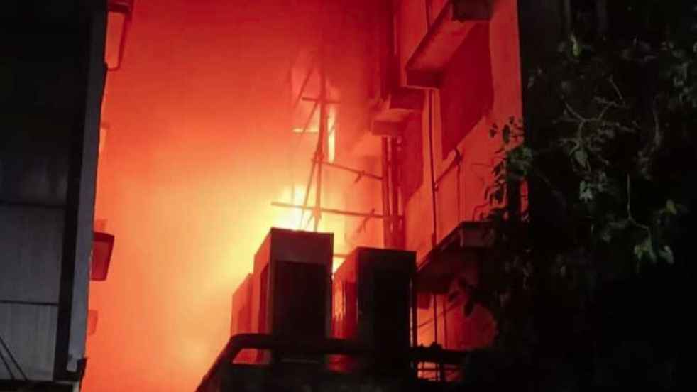 কলকাতায় হোটেলে ভয়াবহ অগ্নিকাণ্ড, নিহত ১৪