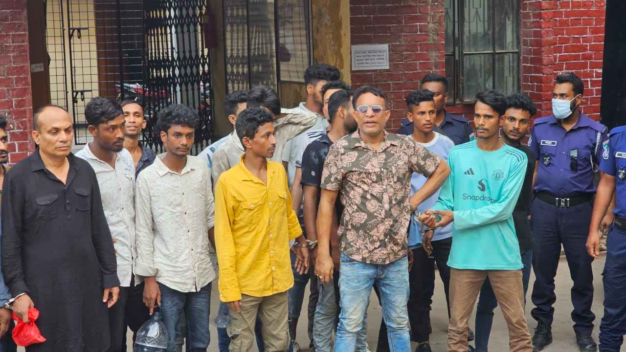 বাগেরহাটে ৬ হাত বোমাসহ শ্রমিক দলের ১৮ নেতাকর্মী গ্রেফতার