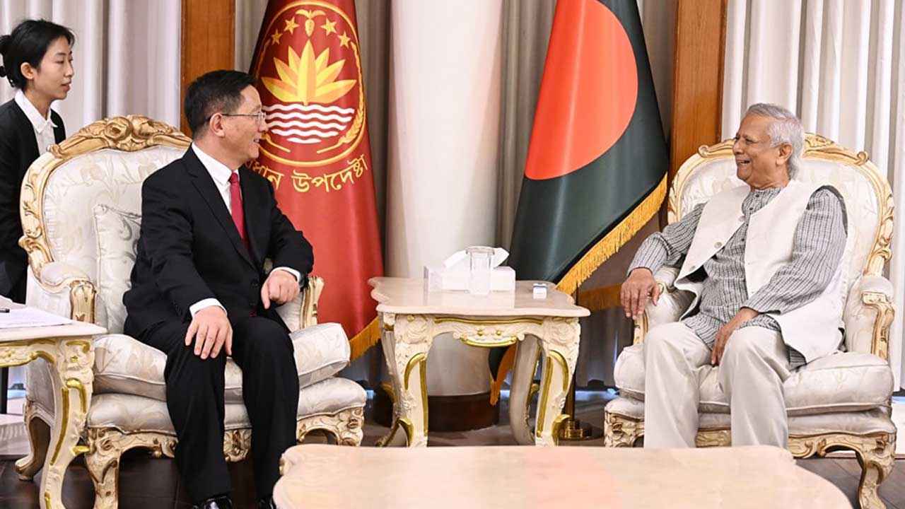 চীনকে আরও গুরুত্বপূর্ণ ও ঘনিষ্ঠ প্রতিবেশী হিসেবে চান ড. ইউনূস