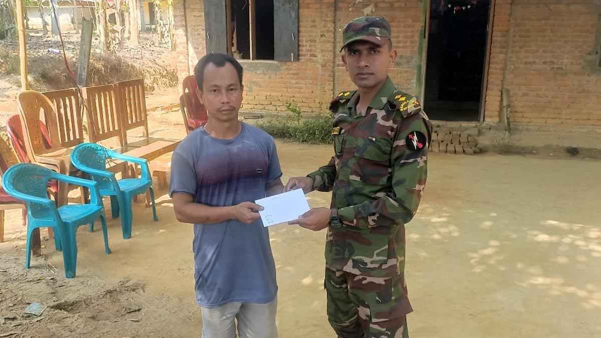 খাগড়াছড়িতে পানিতে ডুবে মারা যাওয়া ২ পরিবারকে সহায়তা প্রদান