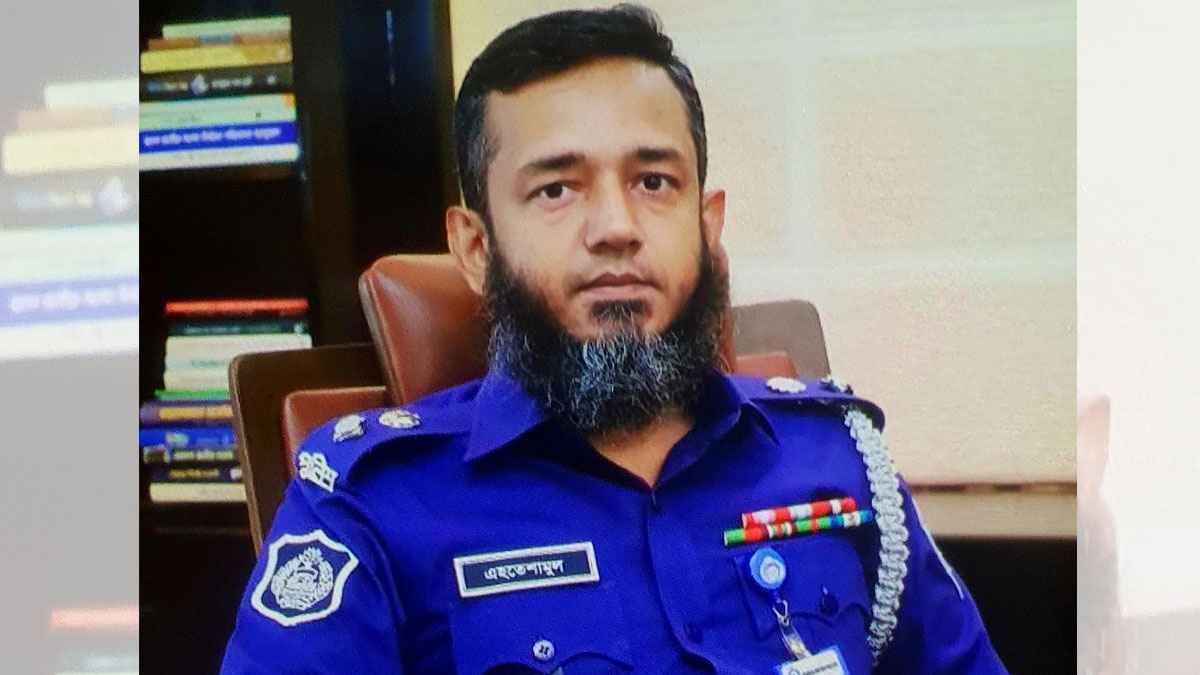 ‘টাকা ছাড়া যে পুলিশে চাকরি হয়, সেটা মানুষকে বিশ্বাস করাতে চাই’