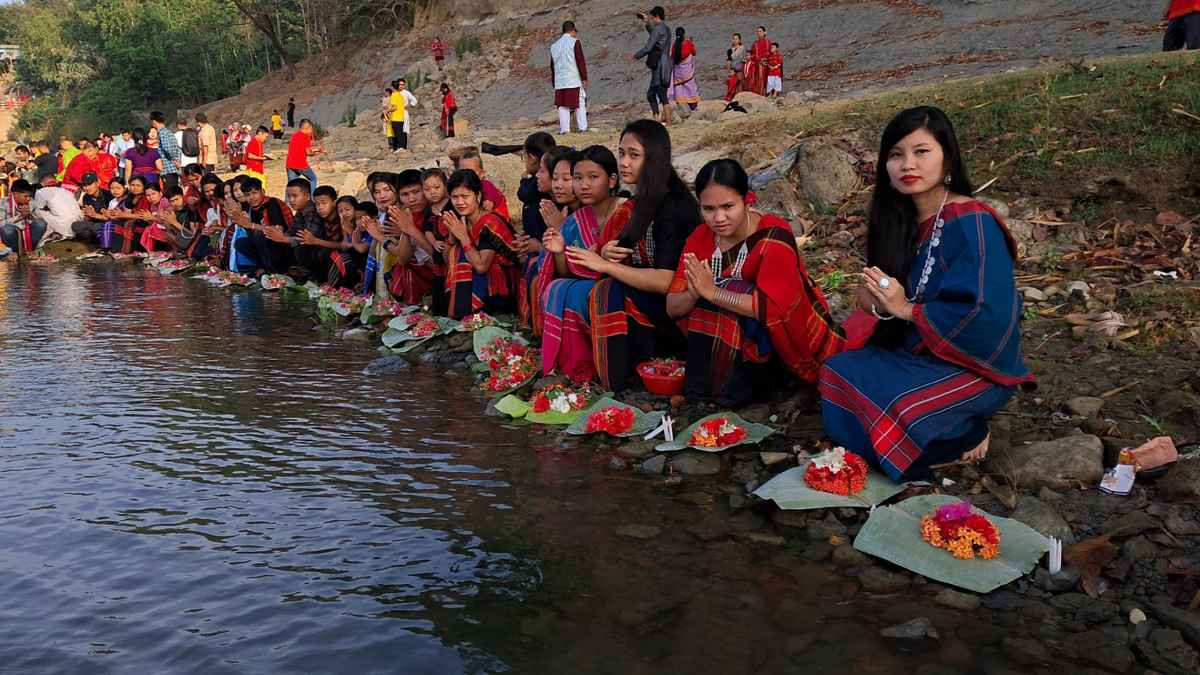 সাঙ্গু নদীতে ফুল নিবেদনের মাধ্যমে বিজু উৎসব শুরু