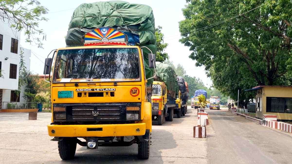 বাংলাবান্ধা দিয়ে একদিনে ৭১৪ মেট্রিক টন আলু গেলো নেপালে